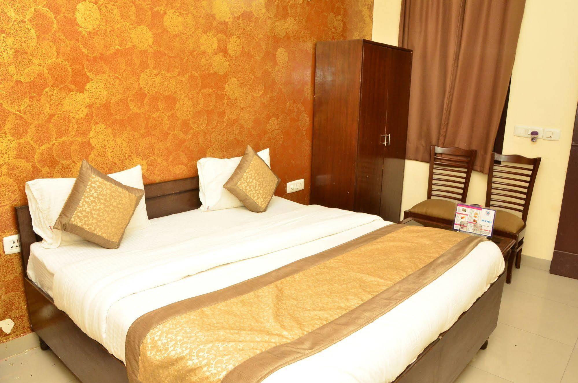 Super Hotel O Global New Delhi Exterior foto